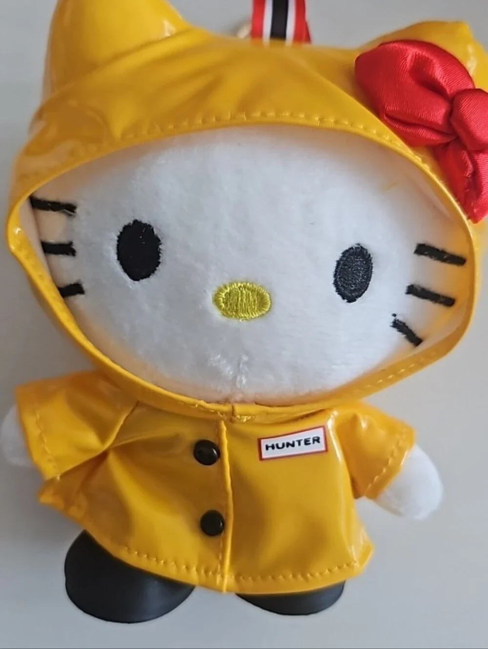 Nwt Hunter Yellow Raincoat Hello Kitty Plush with Red Bow Keychain - Picture 4 of 9
